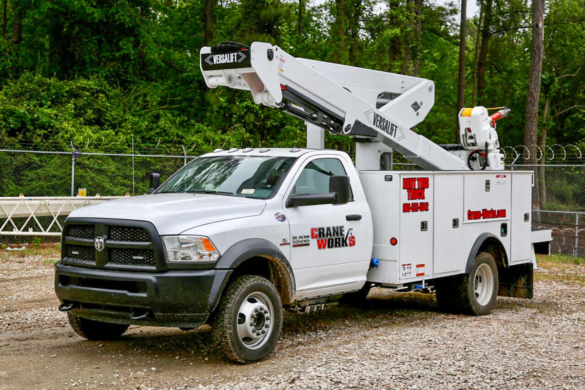 47-FT INSULATED & MATERIAL HANDLING BUCKET TRUCKS